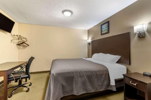 Rodeway Inn Lake George Outlets image 16