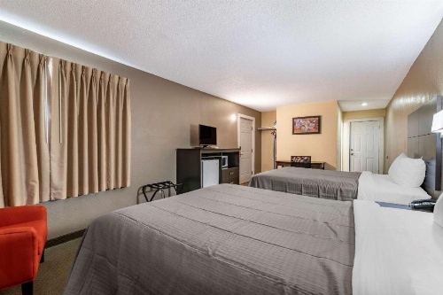 Rodeway Inn Lake George Outlets image 7